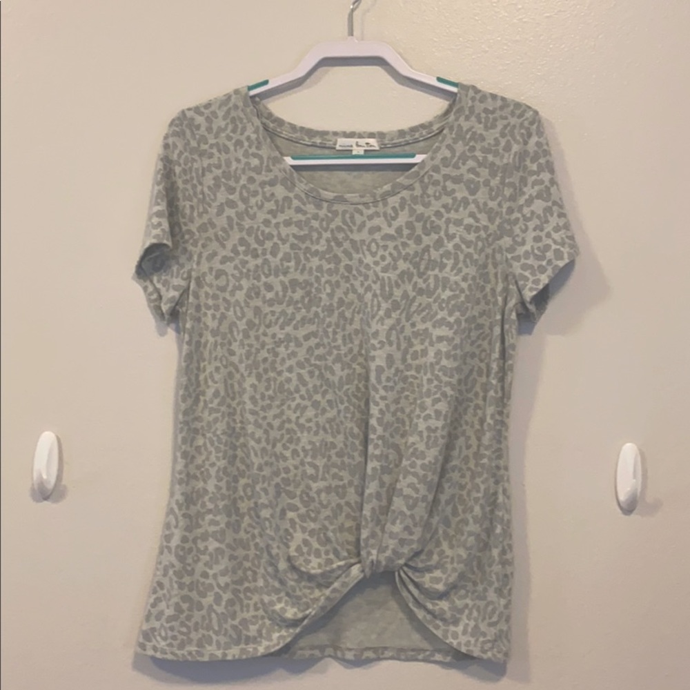 Gray leopard tee shirt